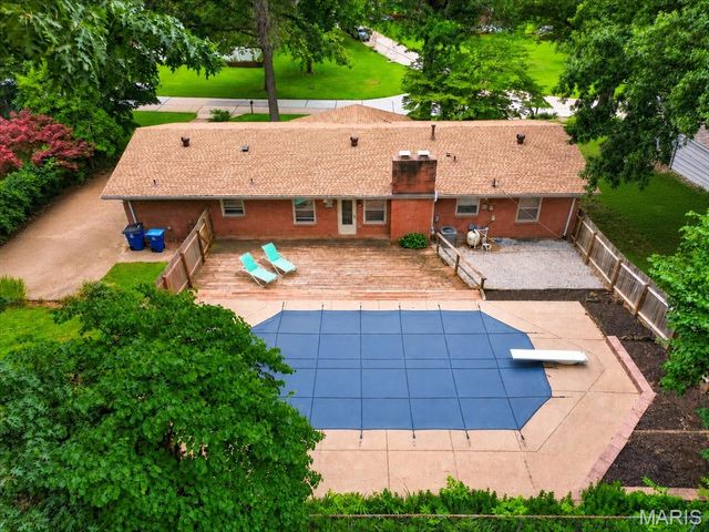 39 Grand Circle Drive, Maryland Heights, MO 63043