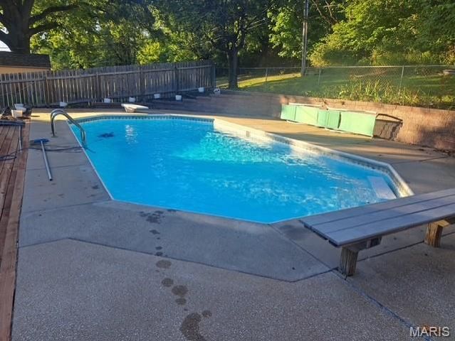 39 Grand Circle Drive, Maryland Heights, MO 63043