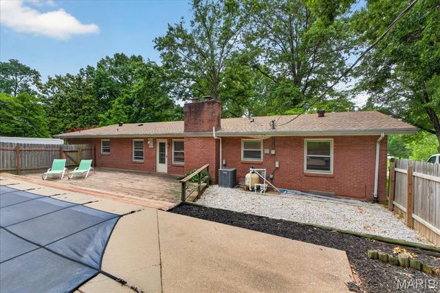 39 Grand Circle Drive, Maryland Heights, MO 63043