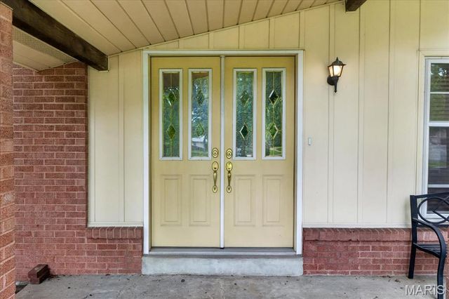 39 Grand Circle Drive, Maryland Heights, MO 63043
