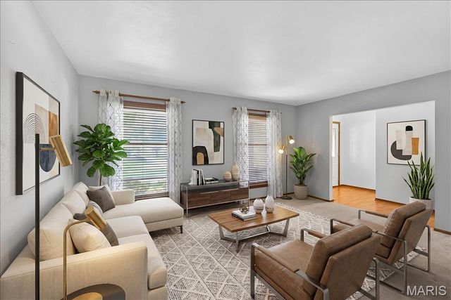 39 Grand Circle Drive, Maryland Heights, MO 63043