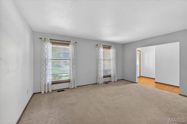 39 Grand Circle Drive, Maryland Heights, MO 63043