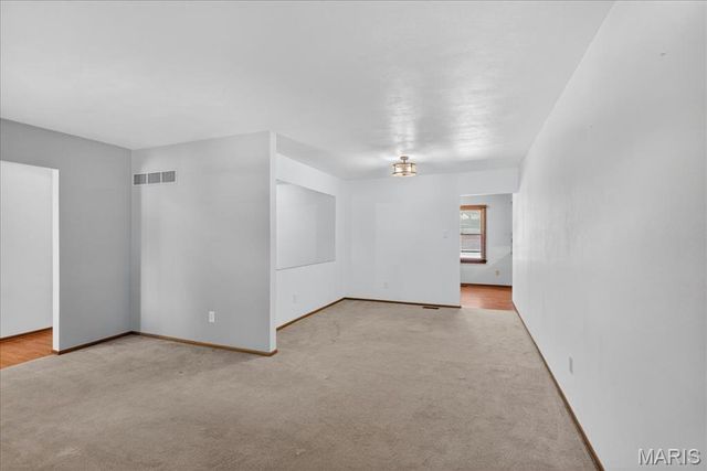 39 Grand Circle Drive, Maryland Heights, MO 63043