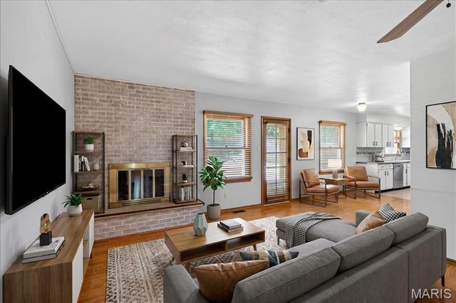 39 Grand Circle Drive, Maryland Heights, MO 63043