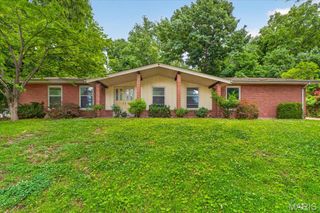 39 Grand Circle Drive, Maryland Heights, MO 63043