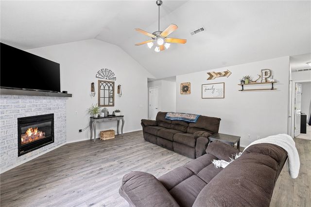 2 Leawood Place, Bella Vista, AR 72715