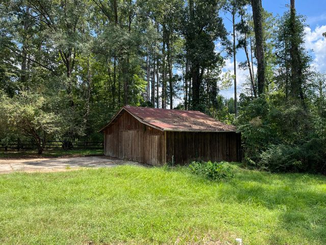 8261 Kurthwood Rd, Leesville, LA 71446