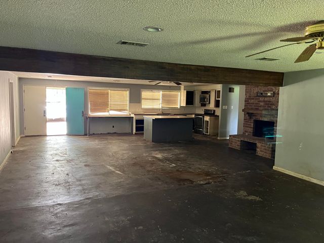 8261 Kurthwood Rd, Leesville, LA 71446