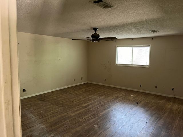 8261 Kurthwood Rd, Leesville, LA 71446