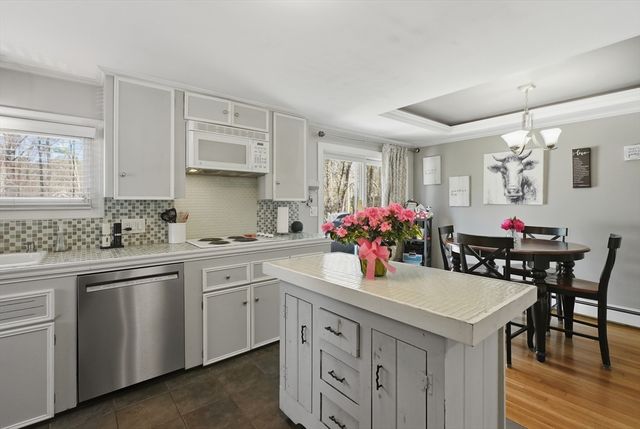 142 Sutton Ave, Oxford, MA 01540