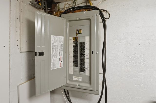 142 Sutton Ave, Oxford, MA 01540