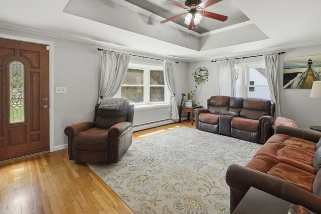 142 Sutton Ave, Oxford, MA 01540