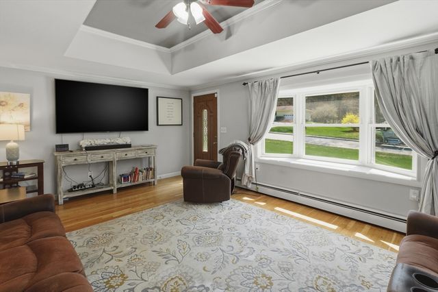 142 Sutton Ave, Oxford, MA 01540