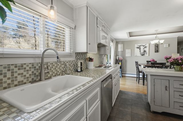 142 Sutton Ave, Oxford, MA 01540