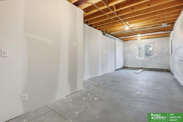 2605 N 167 Street, Omaha, NE 68116