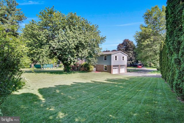 19 HEMLOCK DR, Mechanicsburg, PA 17055