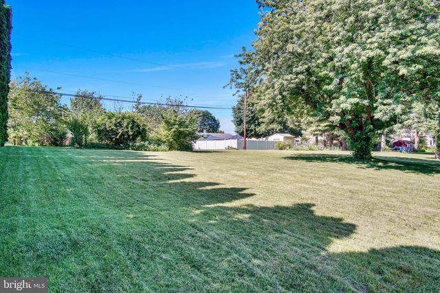 19 HEMLOCK DR, Mechanicsburg, PA 17055