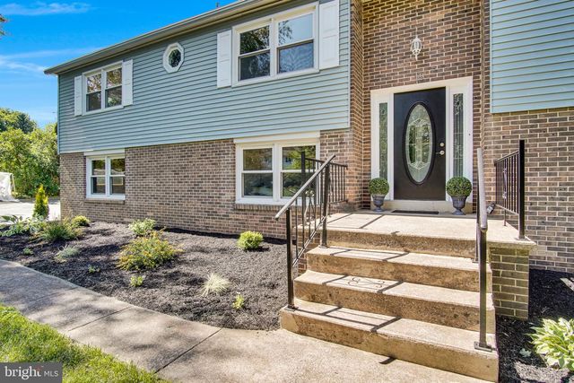 19 HEMLOCK DR, Mechanicsburg, PA 17055