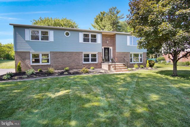 19 HEMLOCK DR, Mechanicsburg, PA 17055