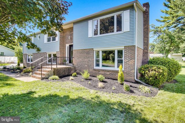 19 HEMLOCK DR, Mechanicsburg, PA 17055