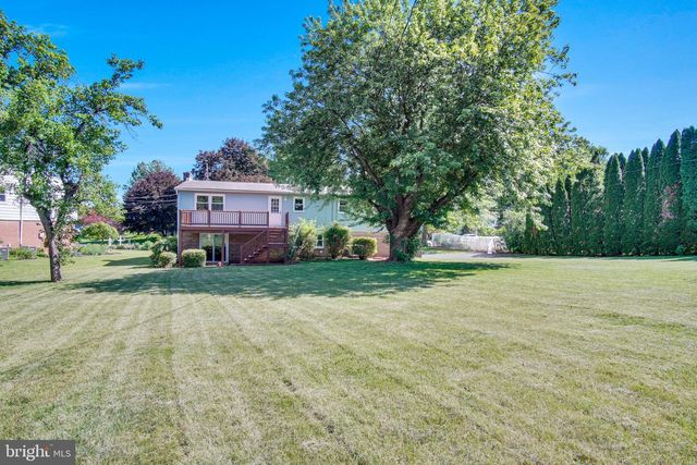 19 HEMLOCK DR, Mechanicsburg, PA 17055