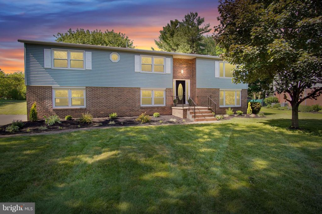 19 HEMLOCK DR, Mechanicsburg, PA 17055