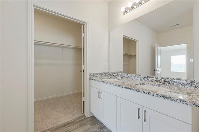 5521 Fox Bluff Drive, Bryan, TX 77807