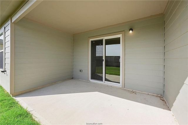 5521 Fox Bluff Drive, Bryan, TX 77807