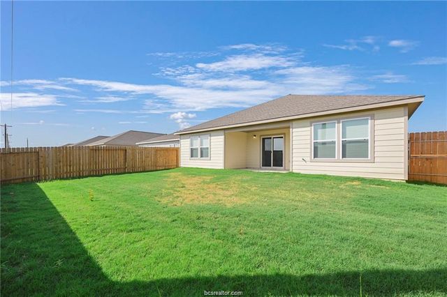 5521 Fox Bluff Drive, Bryan, TX 77807