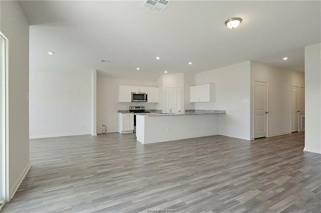 5521 Fox Bluff Drive, Bryan, TX 77807