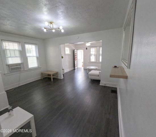24 Newkirk Avenue, Hamilton, NJ 08629