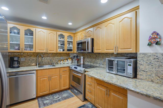 1985 S Ocean Dr 6J, Hallandale Beach, FL 33009