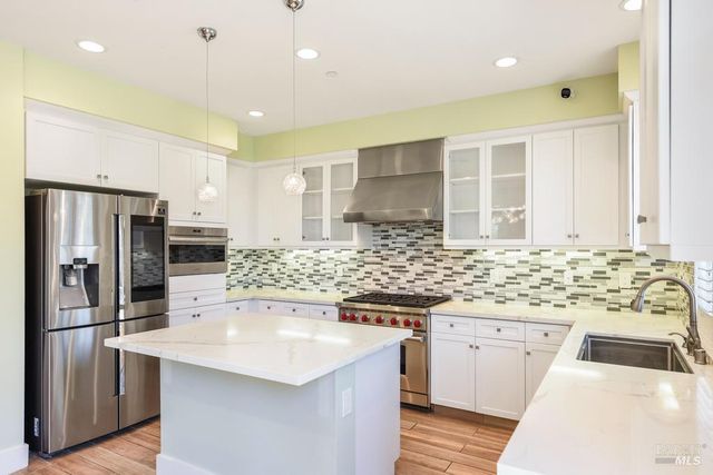 2580 Peterson Creek Dr, Santa Rosa, CA 95403