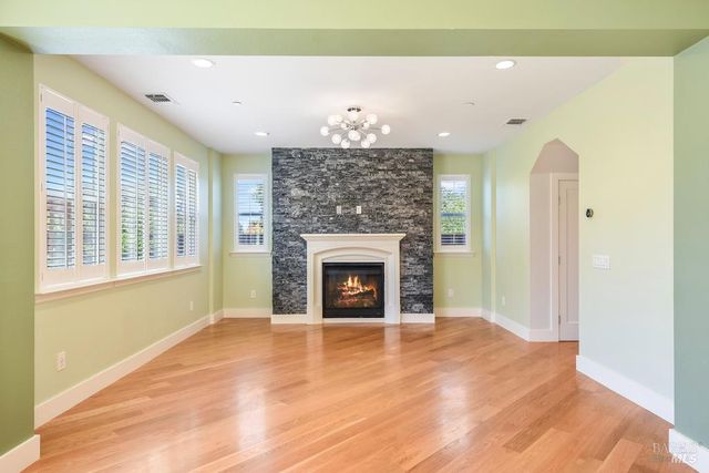 2580 Peterson Creek Dr, Santa Rosa, CA 95403