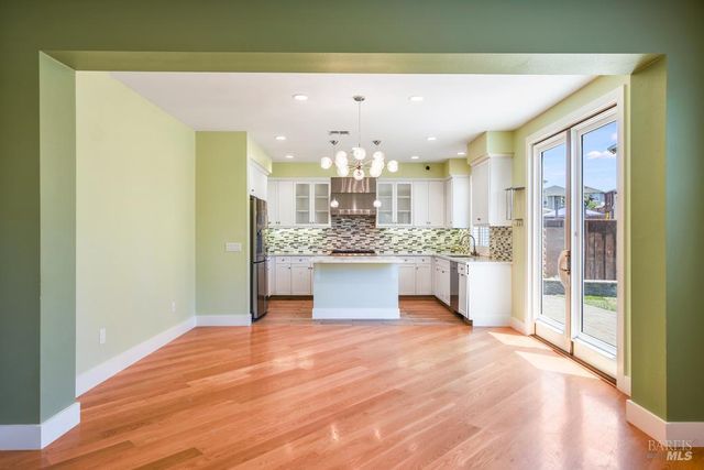 2580 Peterson Creek Dr, Santa Rosa, CA 95403