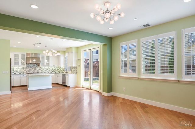 2580 Peterson Creek Dr, Santa Rosa, CA 95403