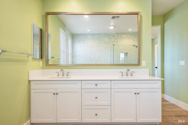 2580 Peterson Creek Dr, Santa Rosa, CA 95403