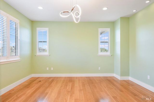 2580 Peterson Creek Dr, Santa Rosa, CA 95403