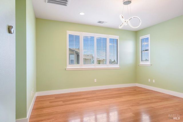 2580 Peterson Creek Dr, Santa Rosa, CA 95403