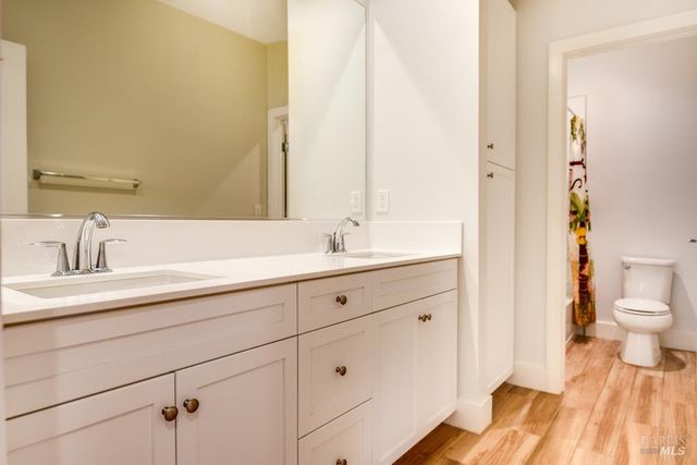 2580 Peterson Creek Dr, Santa Rosa, CA 95403