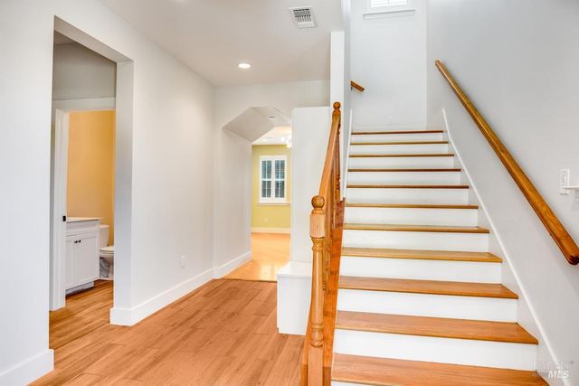 2580 Peterson Creek Dr, Santa Rosa, CA 95403