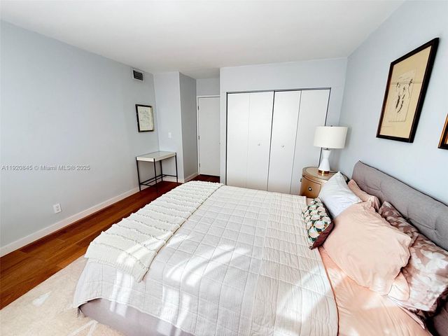 180 NE 12th Ave 12E, Hallandale Beach, FL 33009