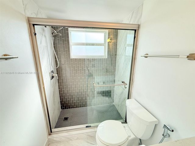 180 NE 12th Ave 12E, Hallandale Beach, FL 33009