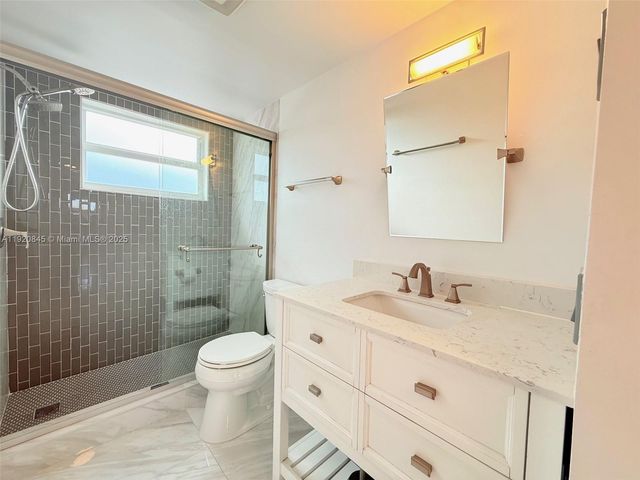 180 NE 12th Ave 12E, Hallandale Beach, FL 33009