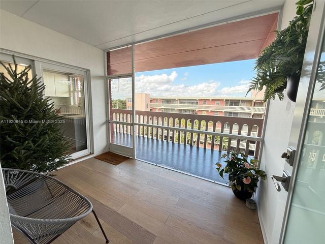 180 NE 12th Ave 12E, Hallandale Beach, FL 33009