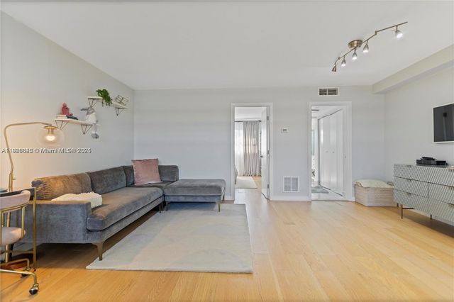 180 NE 12th Ave 12E, Hallandale Beach, FL 33009