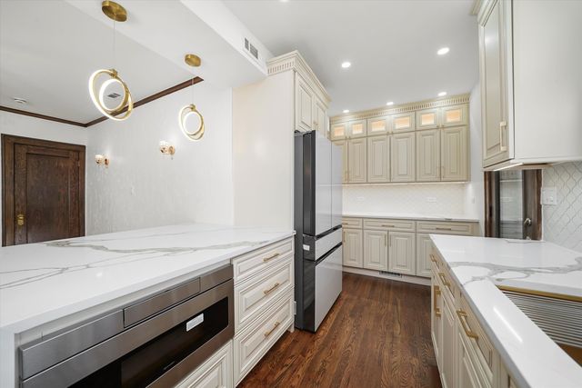 10351 S Leavitt Street, Chicago, IL 60643