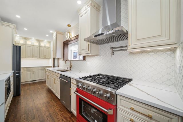 10351 S Leavitt Street, Chicago, IL 60643