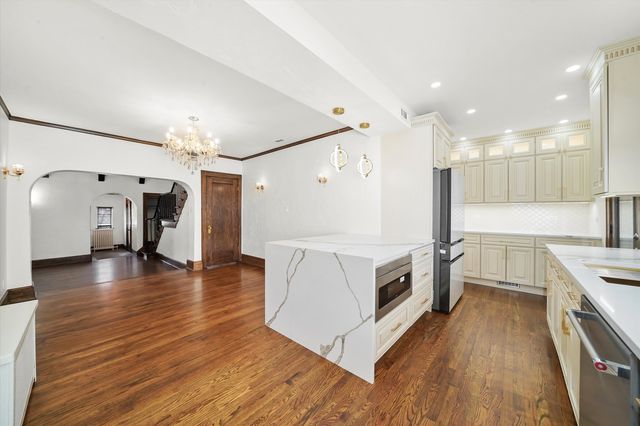 10351 S Leavitt Street, Chicago, IL 60643