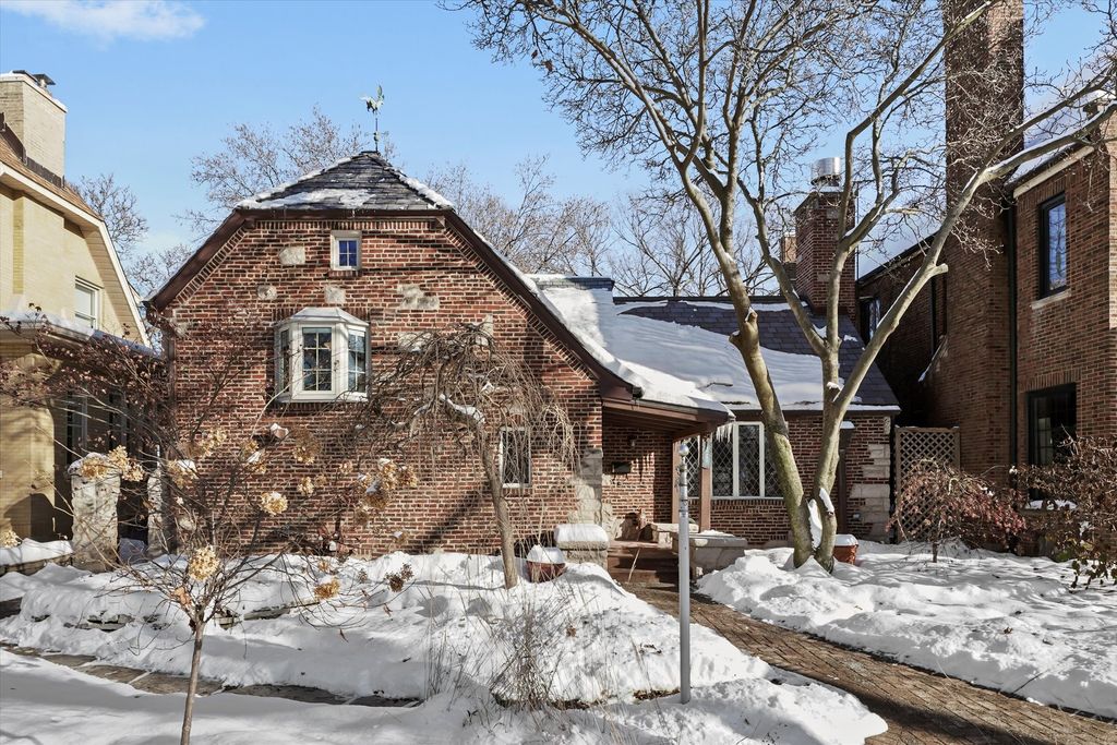 10351 S Leavitt Street, Chicago, IL 60643